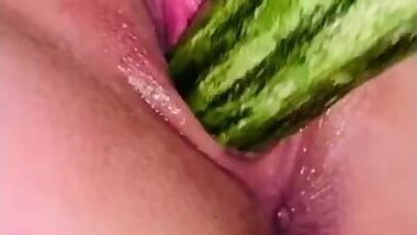 Fucked with vegetables ends with squirt